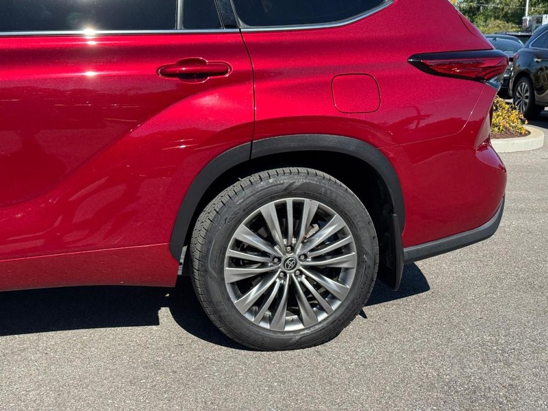 Toyota Highlander Vehicle Full-screen Gallery Image 10