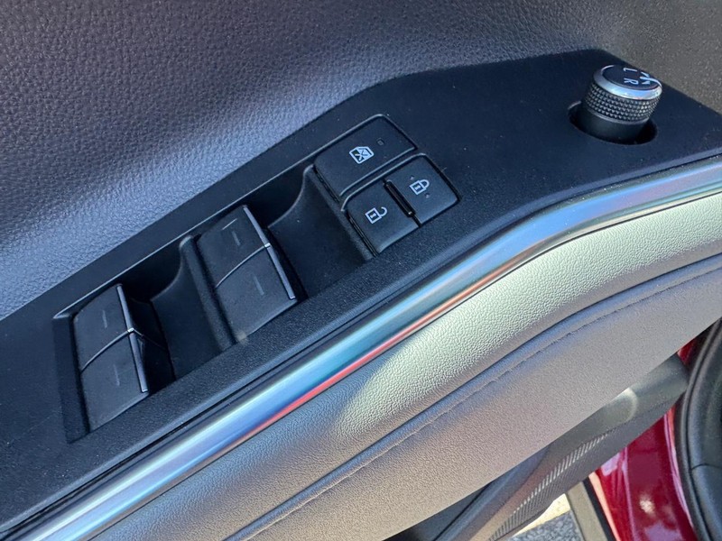 Toyota Highlander Vehicle Full-screen Gallery Image 19