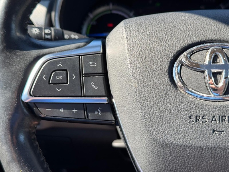Toyota Highlander Vehicle Full-screen Gallery Image 22