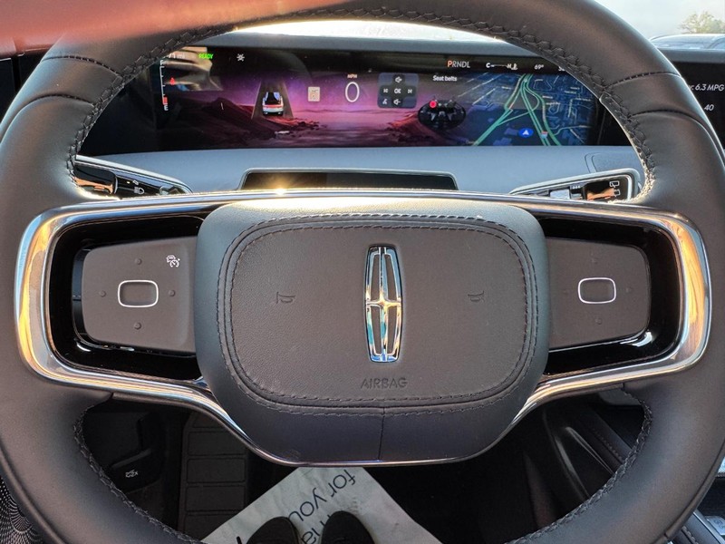 Lincoln Nautilus Vehicle Full-screen Gallery Image 21
