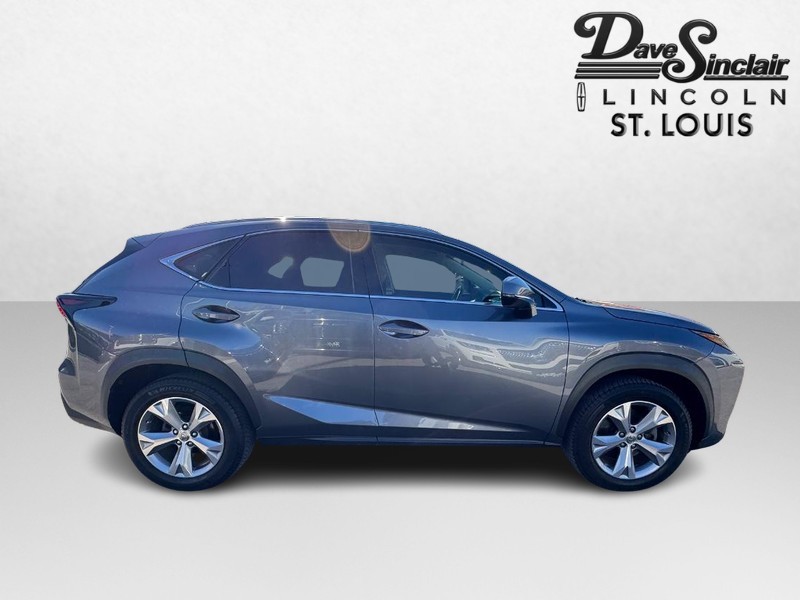 Lexus NX Vehicle Full-screen Gallery Image 04