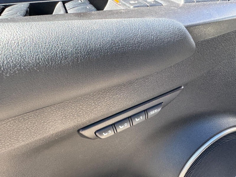 Lexus NX Vehicle Full-screen Gallery Image 19