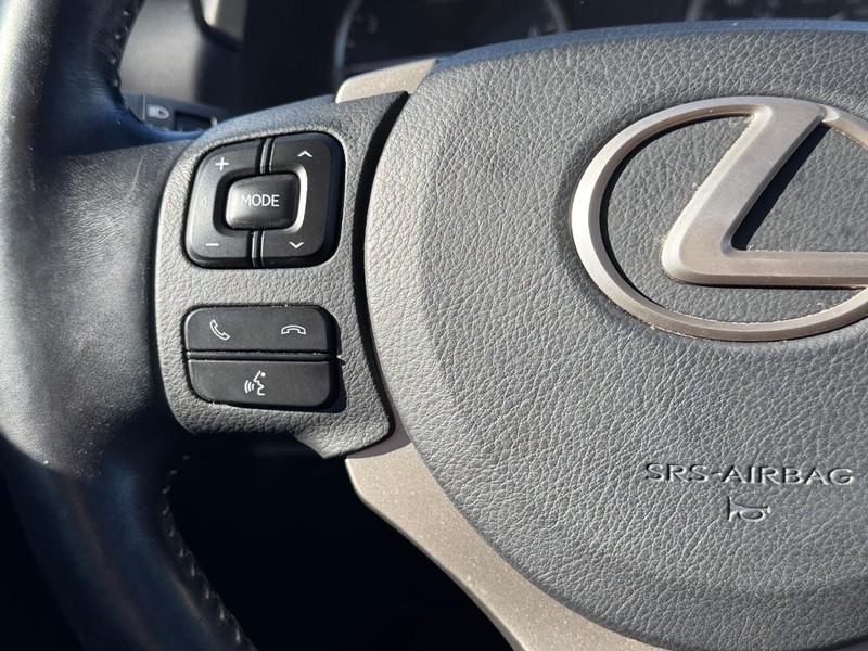 Lexus NX Vehicle Full-screen Gallery Image 21
