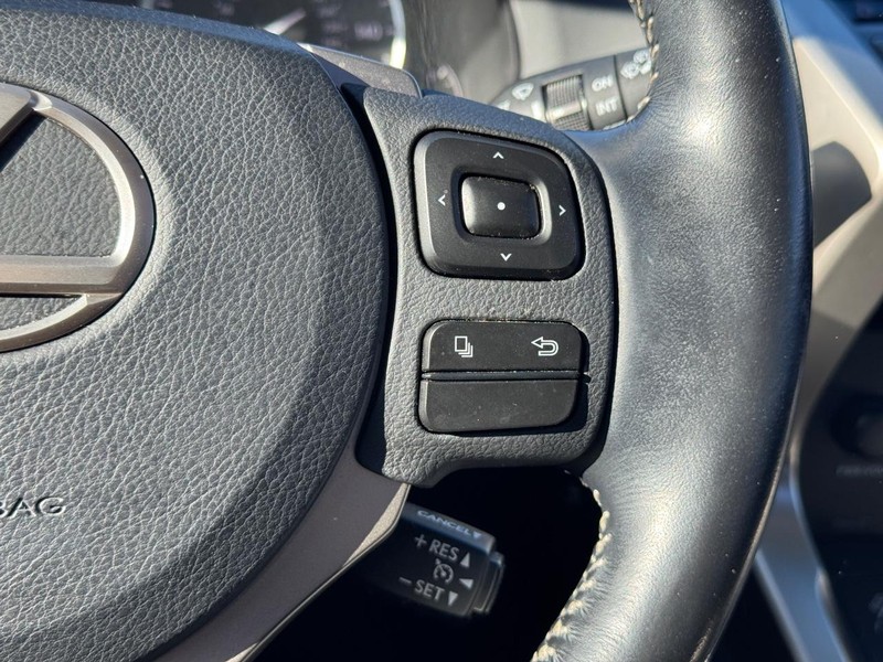 Lexus NX Vehicle Full-screen Gallery Image 22