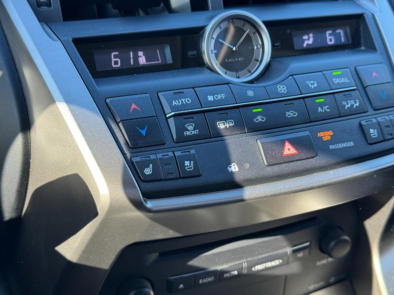 Lexus NX Vehicle Full-screen Gallery Image 23