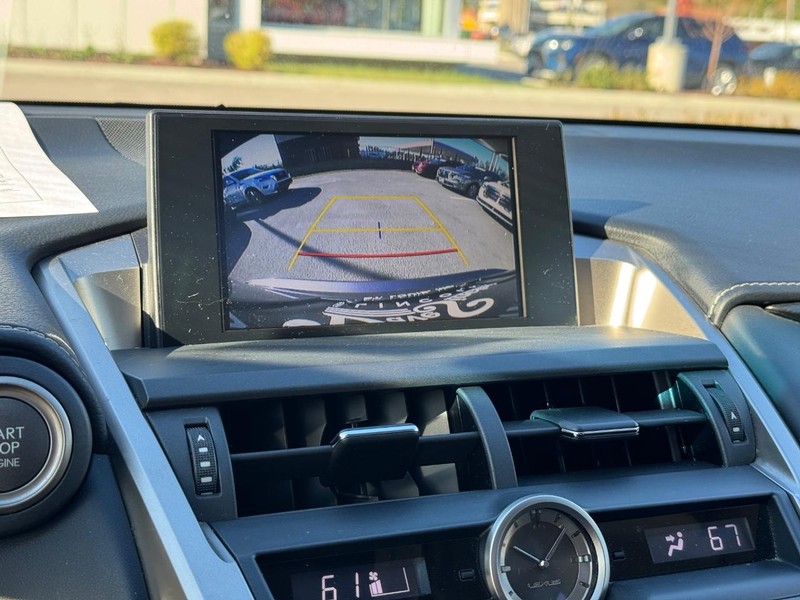 Lexus NX Vehicle Full-screen Gallery Image 24