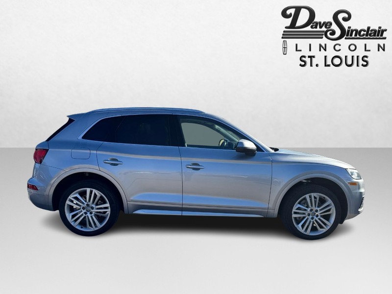 Audi Q5 Vehicle Full-screen Gallery Image 04