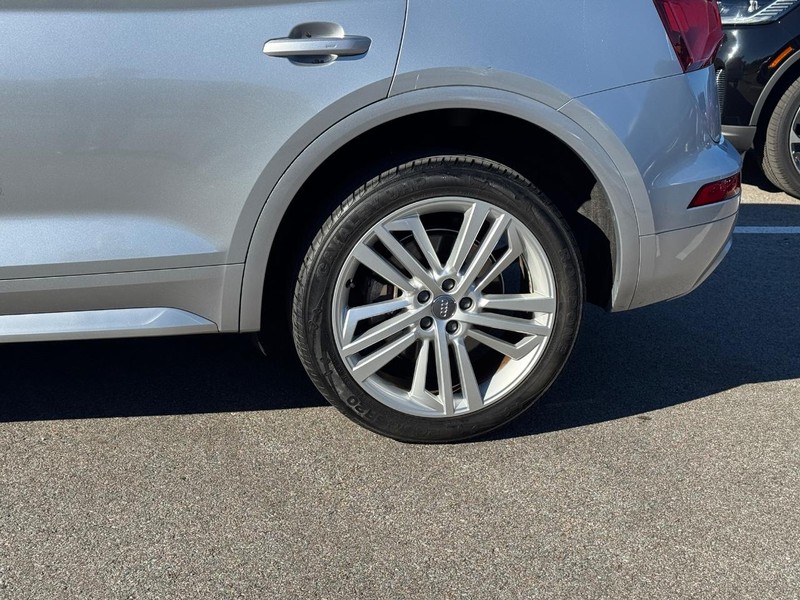 Audi Q5 Vehicle Full-screen Gallery Image 10