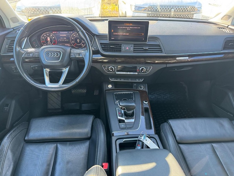 Audi Q5 Vehicle Full-screen Gallery Image 14