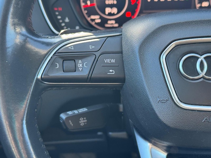 Audi Q5 Vehicle Full-screen Gallery Image 20