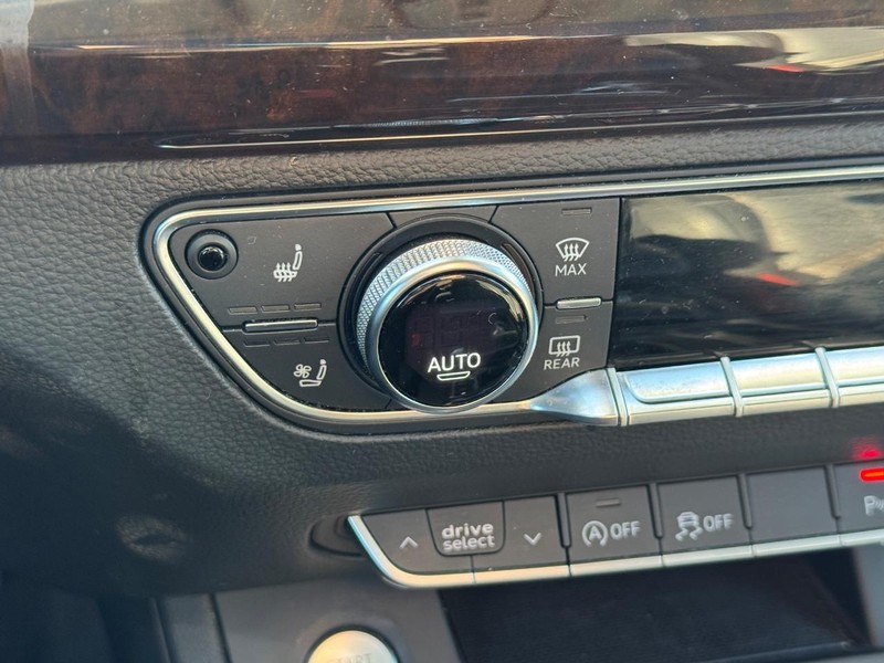 Audi Q5 Vehicle Full-screen Gallery Image 22