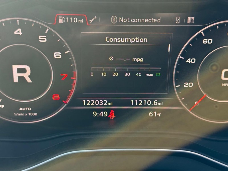 Audi Q5 Vehicle Full-screen Gallery Image 24