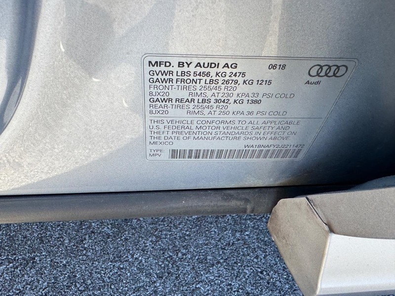 Audi Q5 Vehicle Full-screen Gallery Image 25