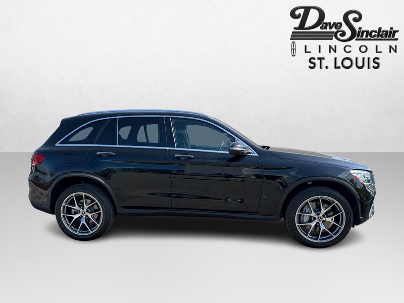 Mercedes-Benz GLC Vehicle Full-screen Gallery Image 04