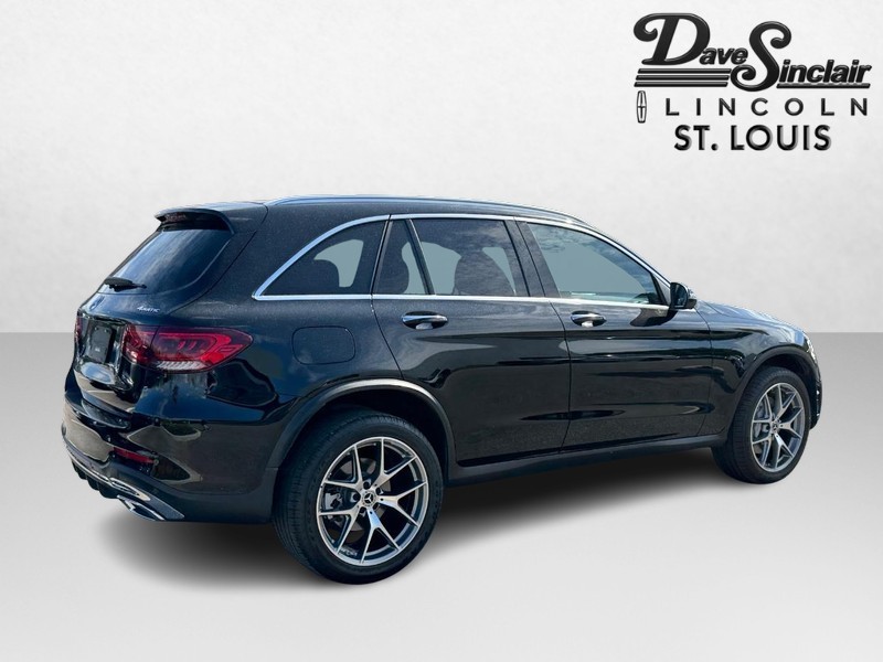 Mercedes-Benz GLC Vehicle Full-screen Gallery Image 05