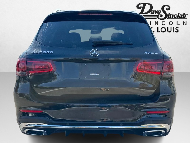 Mercedes-Benz GLC Vehicle Full-screen Gallery Image 06