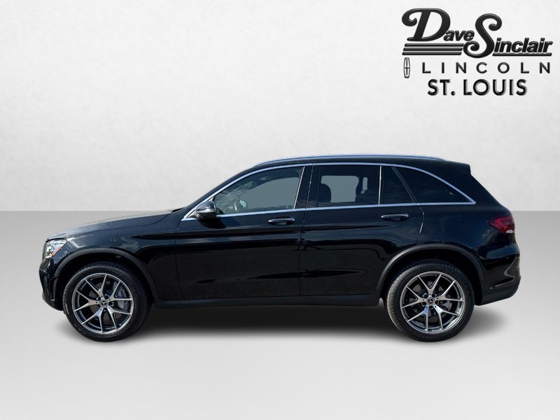 Mercedes-Benz GLC Vehicle Full-screen Gallery Image 09