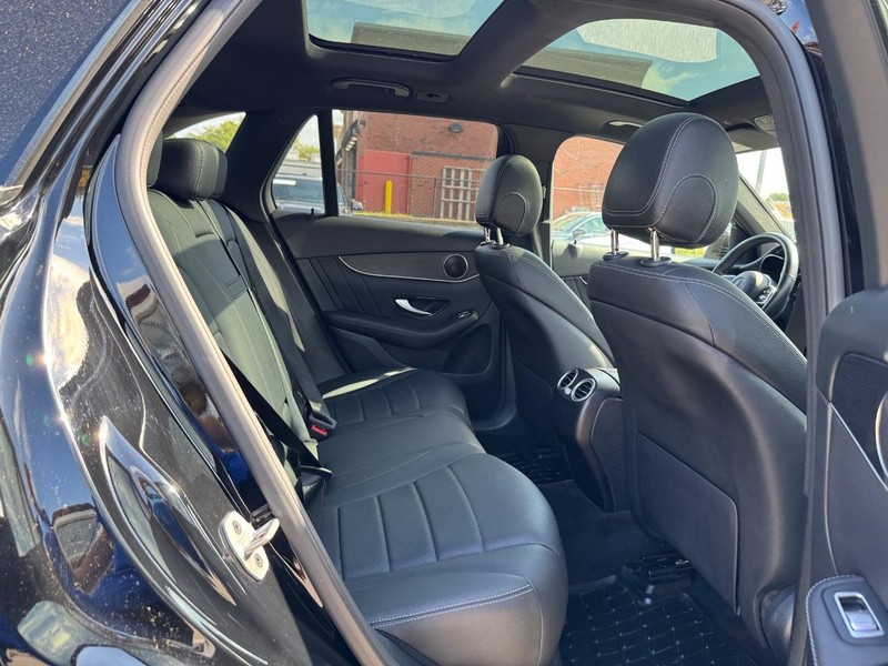 Mercedes-Benz GLC Vehicle Full-screen Gallery Image 13