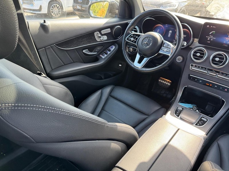 Mercedes-Benz GLC Vehicle Full-screen Gallery Image 14