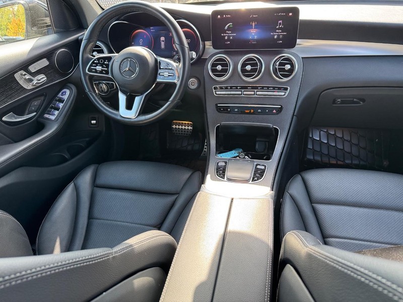 Mercedes-Benz GLC Vehicle Full-screen Gallery Image 15