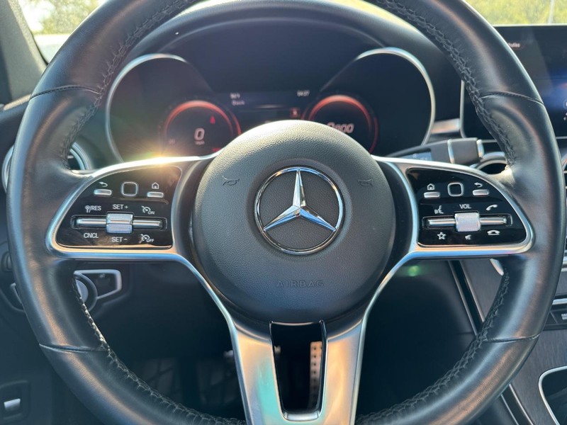 Mercedes-Benz GLC Vehicle Full-screen Gallery Image 20