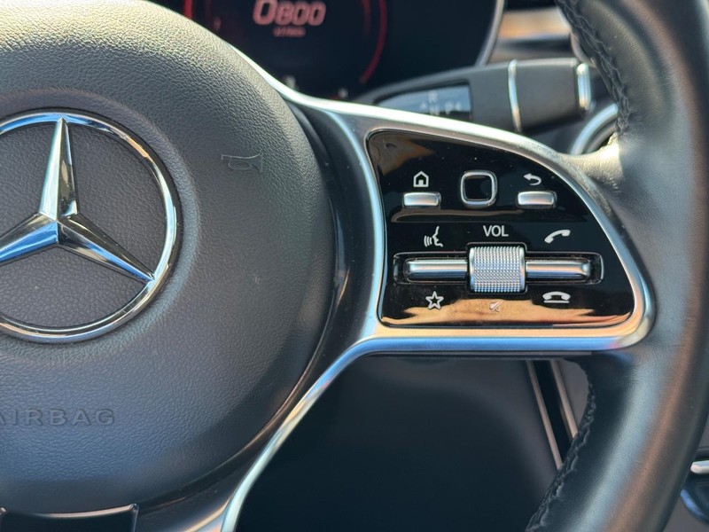 Mercedes-Benz GLC Vehicle Full-screen Gallery Image 22