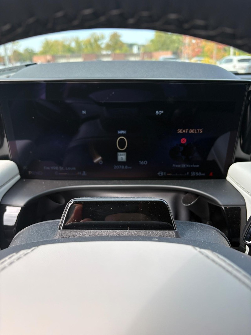 Lincoln Aviator Vehicle Full-screen Gallery Image 05