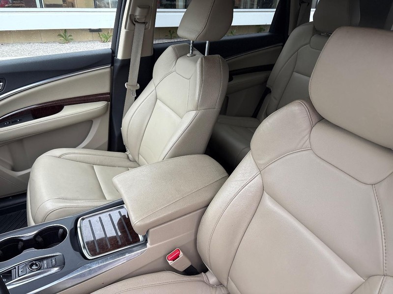 Acura MDX Vehicle Full-screen Gallery Image 05