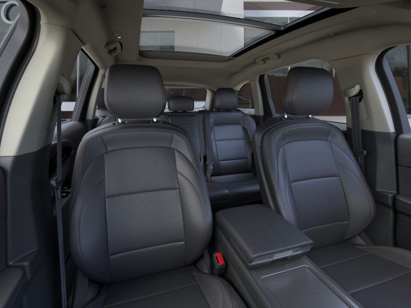 Lincoln Nautilus Vehicle Full-screen Gallery Image 11