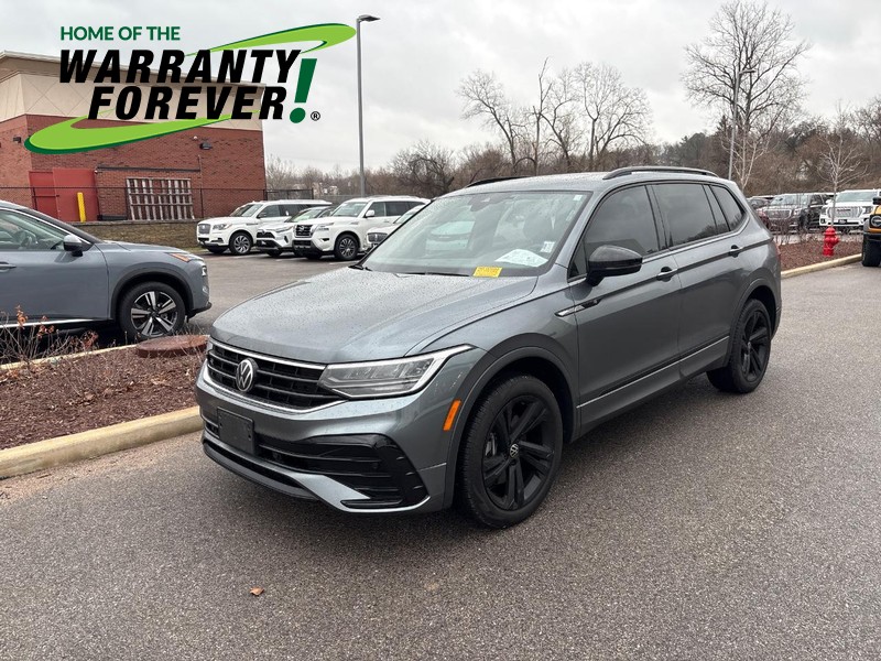 2023 Volkswagen Tiguan SE R-LINE BLACK's photo