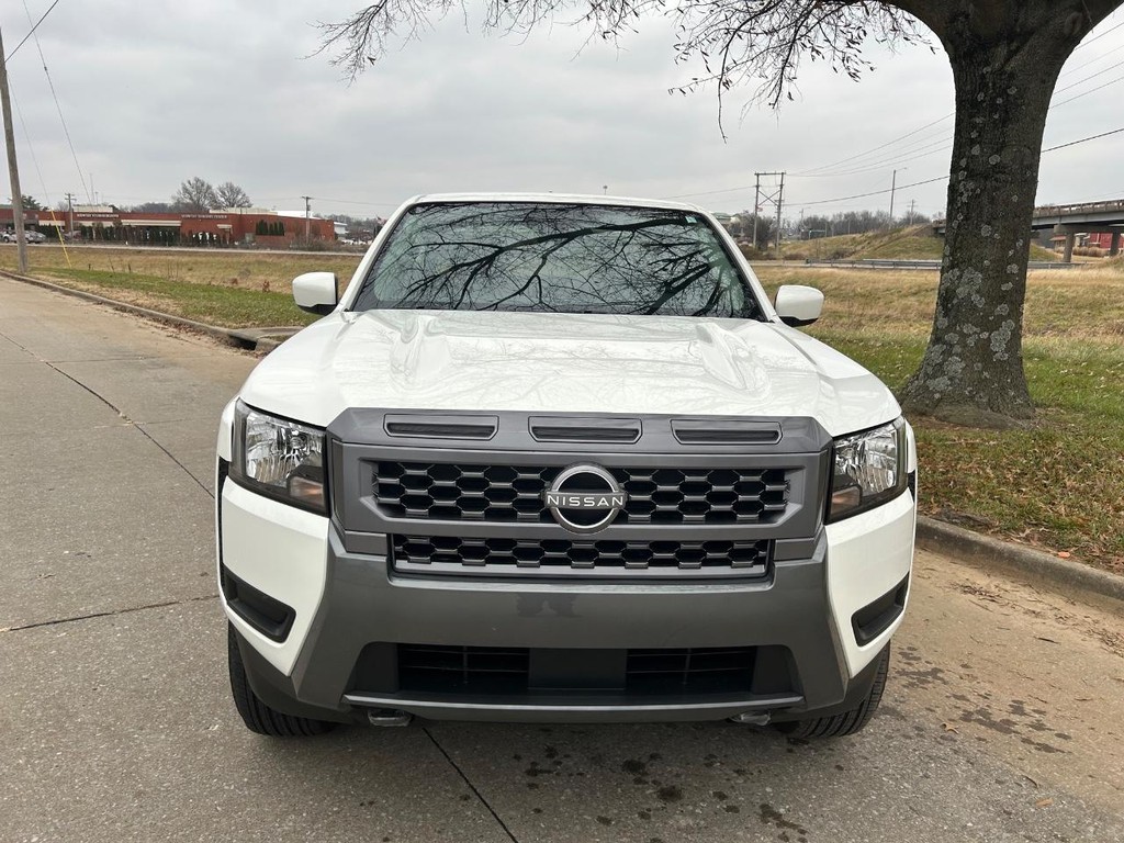 Nissan Frontier Vehicle Full-screen Gallery Image 02