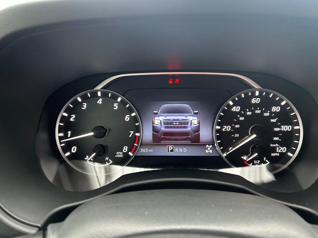 Nissan Frontier Vehicle Full-screen Gallery Image 12