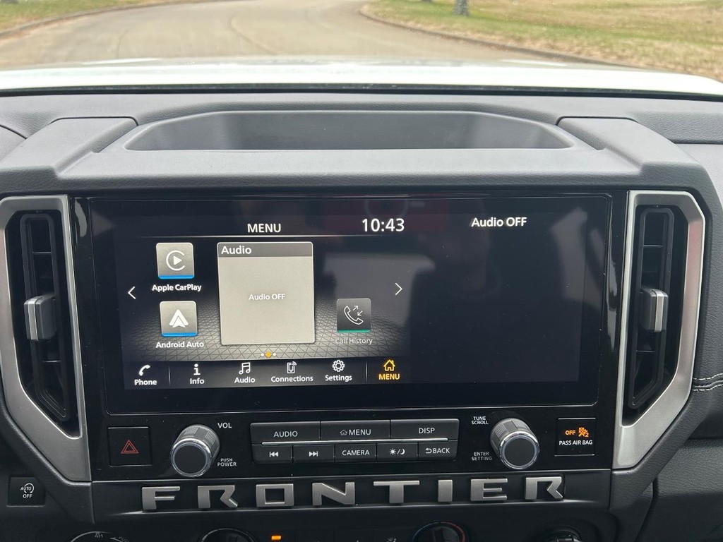 Nissan Frontier Vehicle Full-screen Gallery Image 13