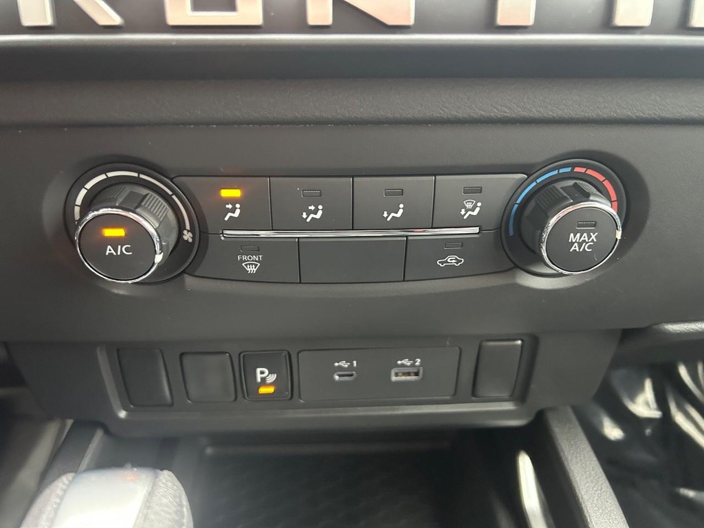 Nissan Frontier Vehicle Full-screen Gallery Image 14