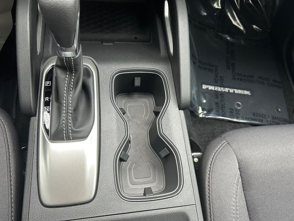 Nissan Frontier Vehicle Full-screen Gallery Image 15