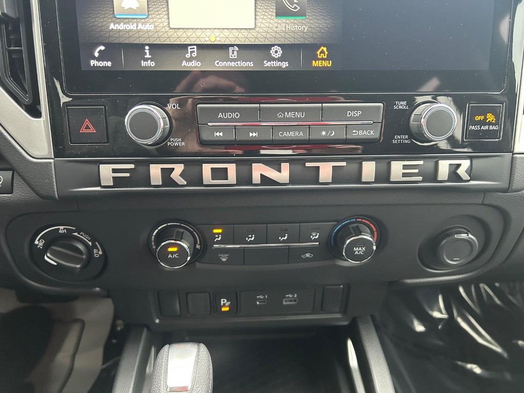 Nissan Frontier Vehicle Full-screen Gallery Image 16