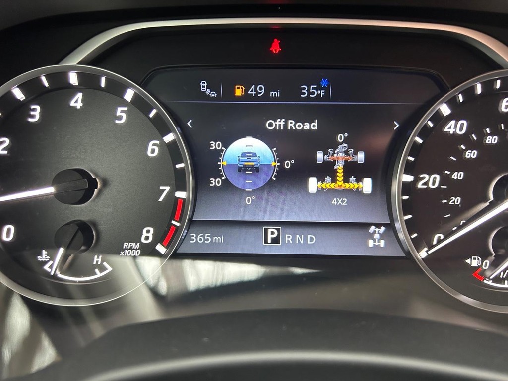 Nissan Frontier Vehicle Full-screen Gallery Image 18