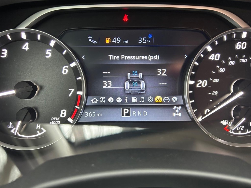 Nissan Frontier Vehicle Full-screen Gallery Image 21