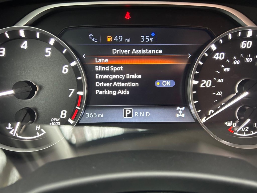 Nissan Frontier Vehicle Full-screen Gallery Image 23