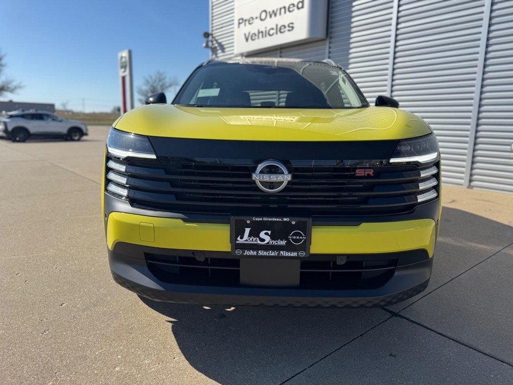 Nissan Kicks Vehicle Full-screen Gallery Image 03