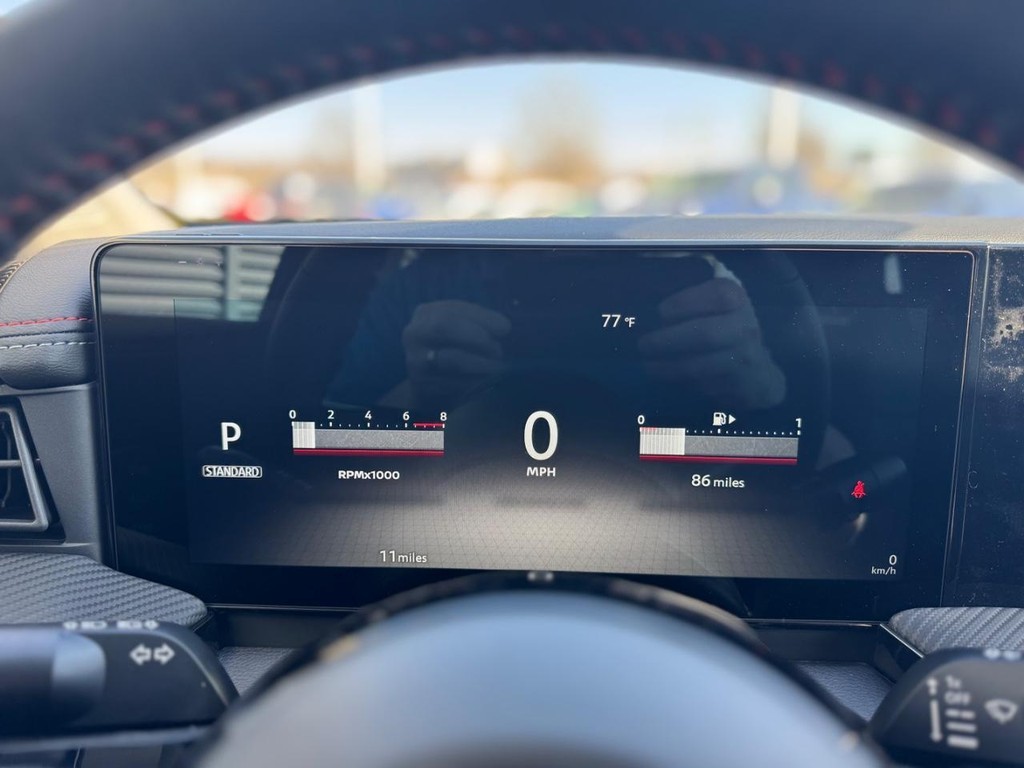 Nissan Kicks Vehicle Full-screen Gallery Image 07