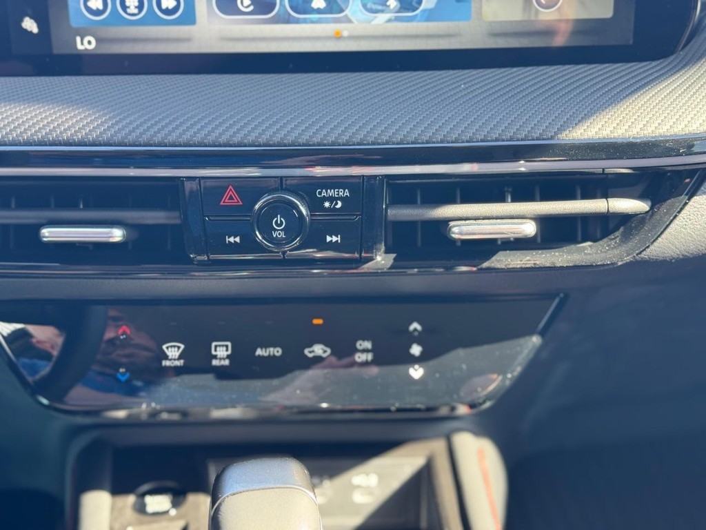 Nissan Kicks Vehicle Full-screen Gallery Image 08