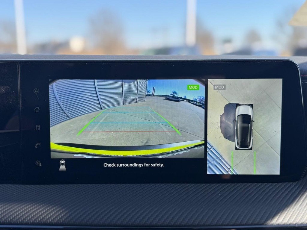 Nissan Kicks Vehicle Full-screen Gallery Image 09