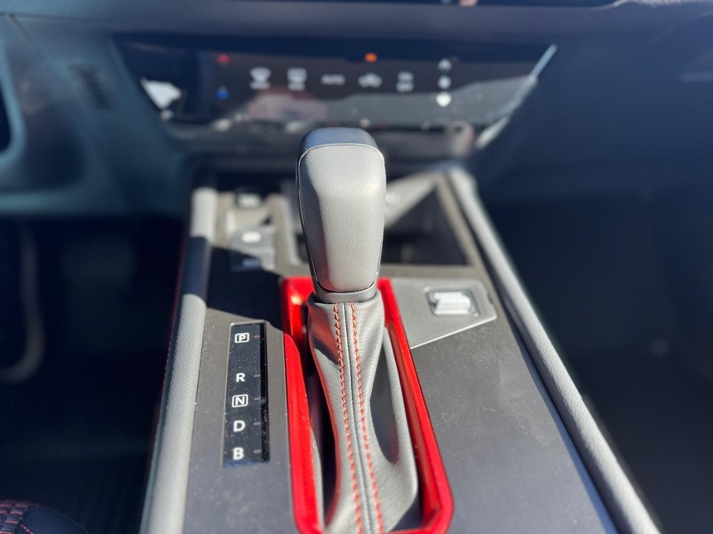 Nissan Kicks Vehicle Full-screen Gallery Image 10