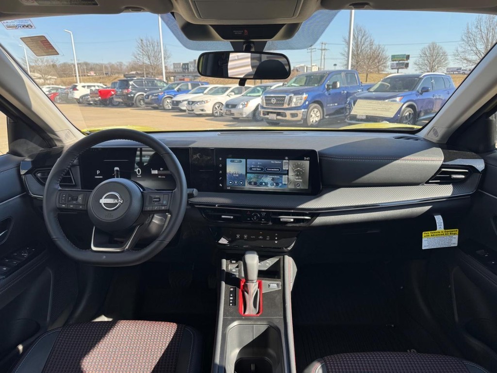 Nissan Kicks Vehicle Full-screen Gallery Image 12