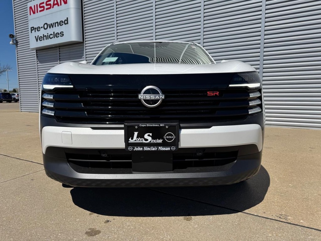 Nissan Kicks Vehicle Full-screen Gallery Image 02