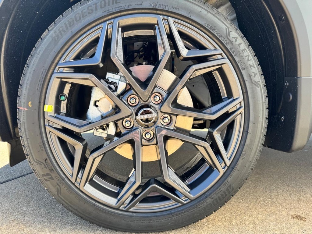 Nissan Kicks Vehicle Full-screen Gallery Image 03