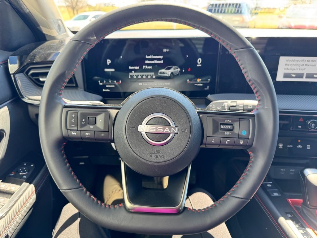 Nissan Kicks Vehicle Full-screen Gallery Image 04