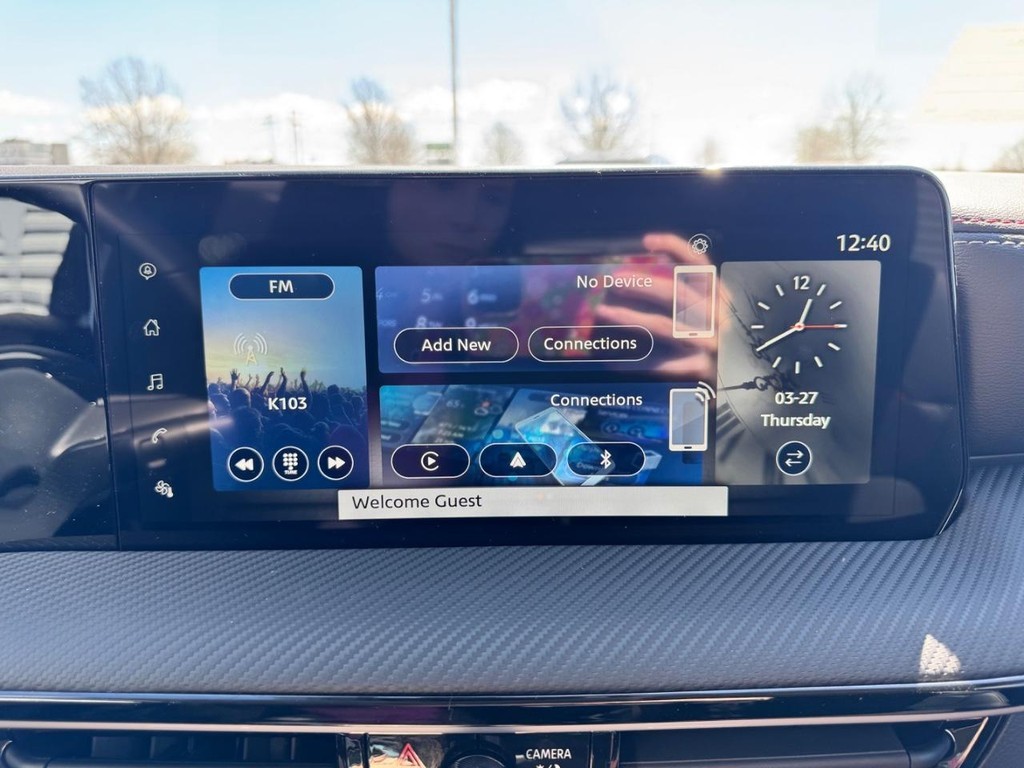 Nissan Kicks Vehicle Full-screen Gallery Image 06