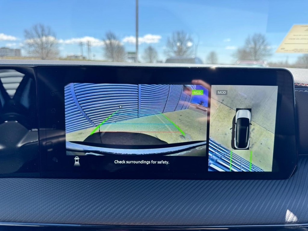 Nissan Kicks Vehicle Full-screen Gallery Image 07